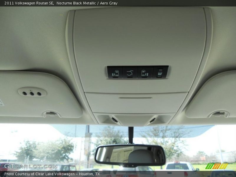 Nocturne Black Metallic / Aero Gray 2011 Volkswagen Routan SE