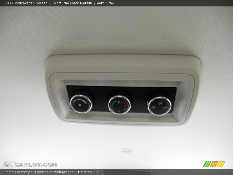 Nocturne Black Metallic / Aero Gray 2011 Volkswagen Routan S