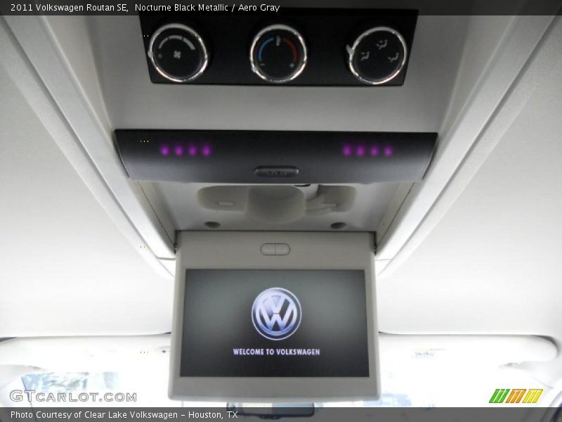 Nocturne Black Metallic / Aero Gray 2011 Volkswagen Routan SE