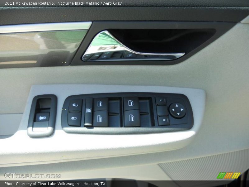 Nocturne Black Metallic / Aero Gray 2011 Volkswagen Routan S
