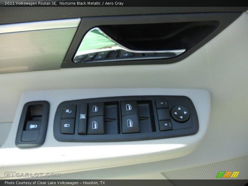 Nocturne Black Metallic / Aero Gray 2011 Volkswagen Routan SE