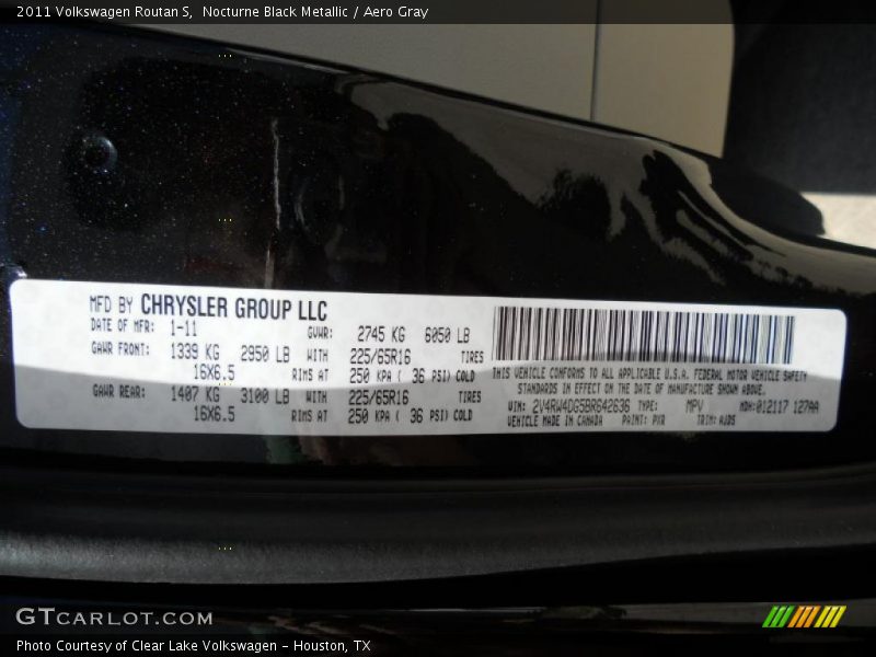 Nocturne Black Metallic / Aero Gray 2011 Volkswagen Routan S