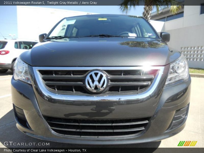 Twilight Gray Metallic / Aero Gray 2011 Volkswagen Routan S