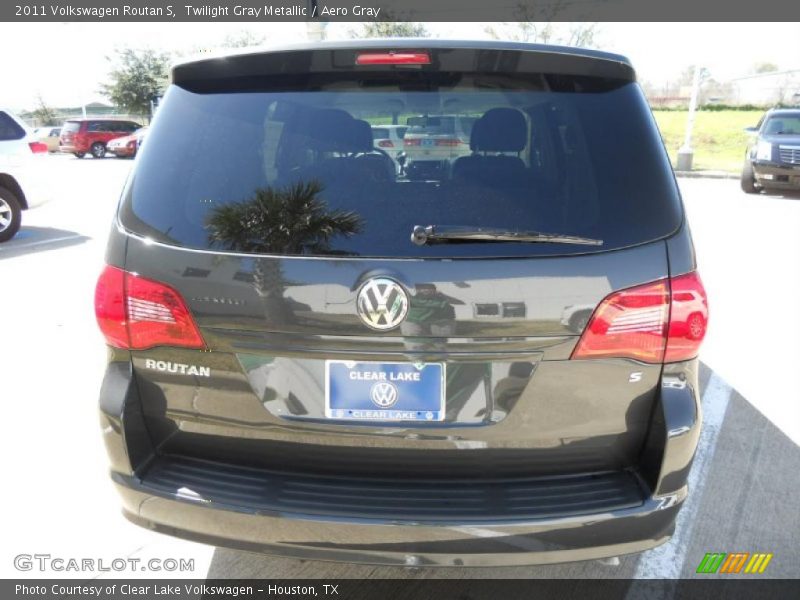 Twilight Gray Metallic / Aero Gray 2011 Volkswagen Routan S