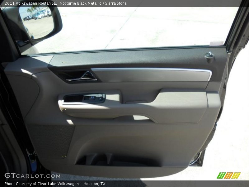 Nocturne Black Metallic / Sierra Stone 2011 Volkswagen Routan SE