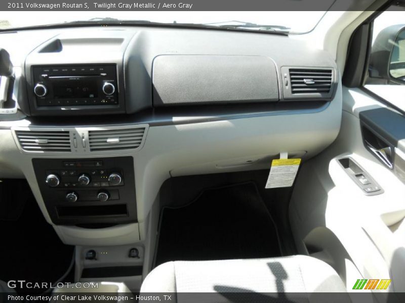 Twilight Gray Metallic / Aero Gray 2011 Volkswagen Routan S