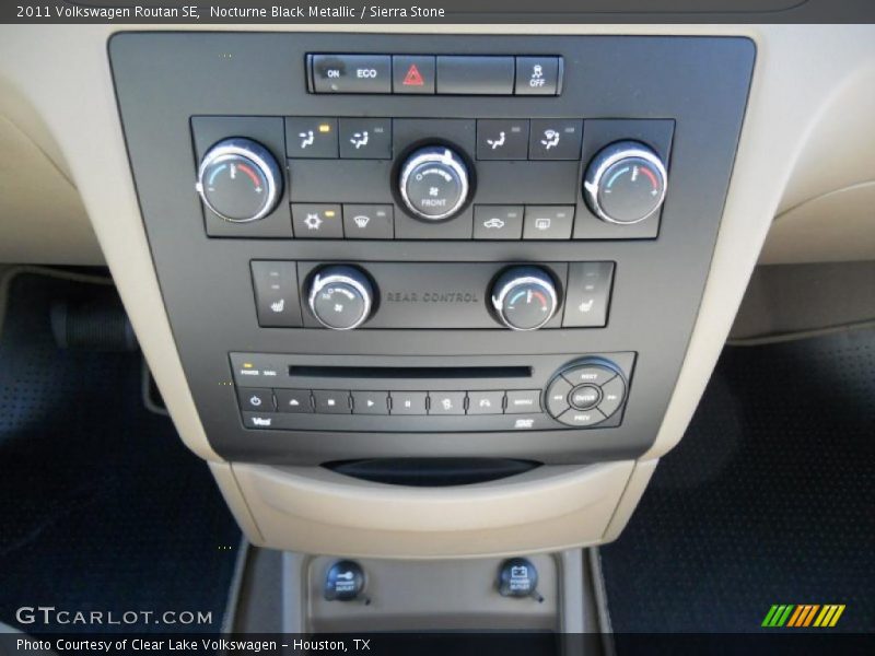 Nocturne Black Metallic / Sierra Stone 2011 Volkswagen Routan SE
