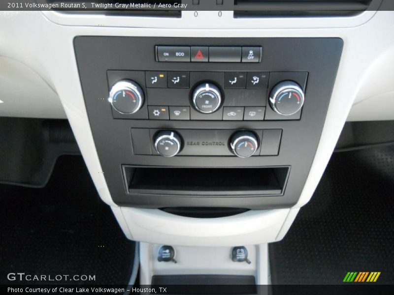 Twilight Gray Metallic / Aero Gray 2011 Volkswagen Routan S
