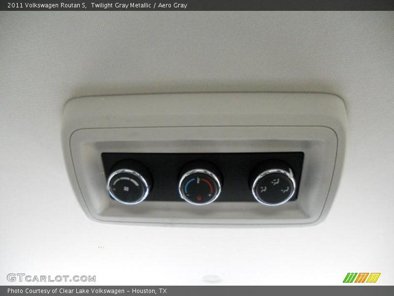Twilight Gray Metallic / Aero Gray 2011 Volkswagen Routan S