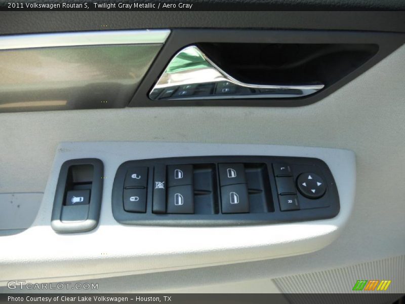 Twilight Gray Metallic / Aero Gray 2011 Volkswagen Routan S