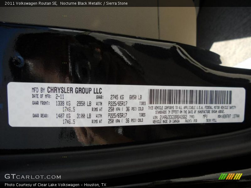 Nocturne Black Metallic / Sierra Stone 2011 Volkswagen Routan SE