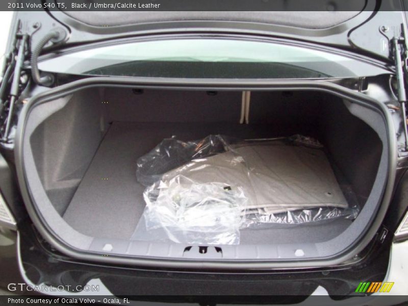Black / Umbra/Calcite Leather 2011 Volvo S40 T5
