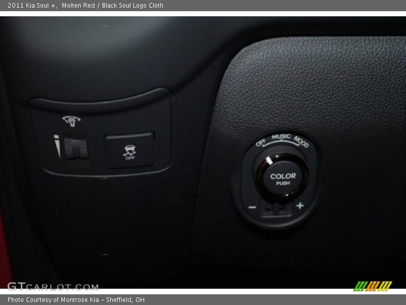 Molten Red / Black Soul Logo Cloth 2011 Kia Soul +