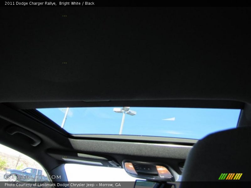 Bright White / Black 2011 Dodge Charger Rallye