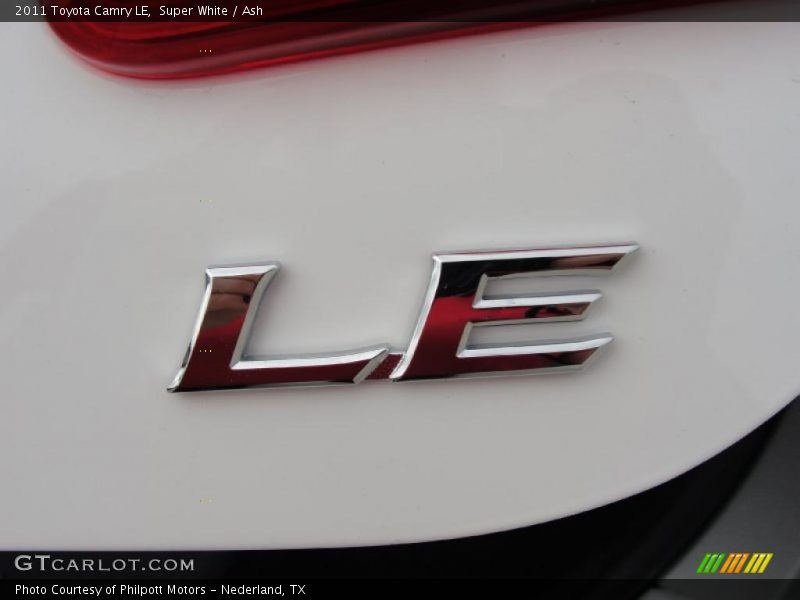 Super White / Ash 2011 Toyota Camry LE