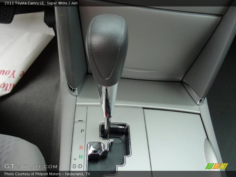 Super White / Ash 2011 Toyota Camry LE