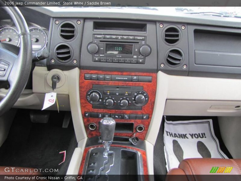 Dashboard of 2006 Commander Limited