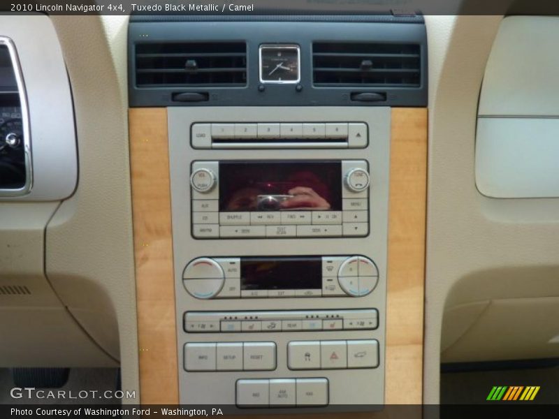Tuxedo Black Metallic / Camel 2010 Lincoln Navigator 4x4