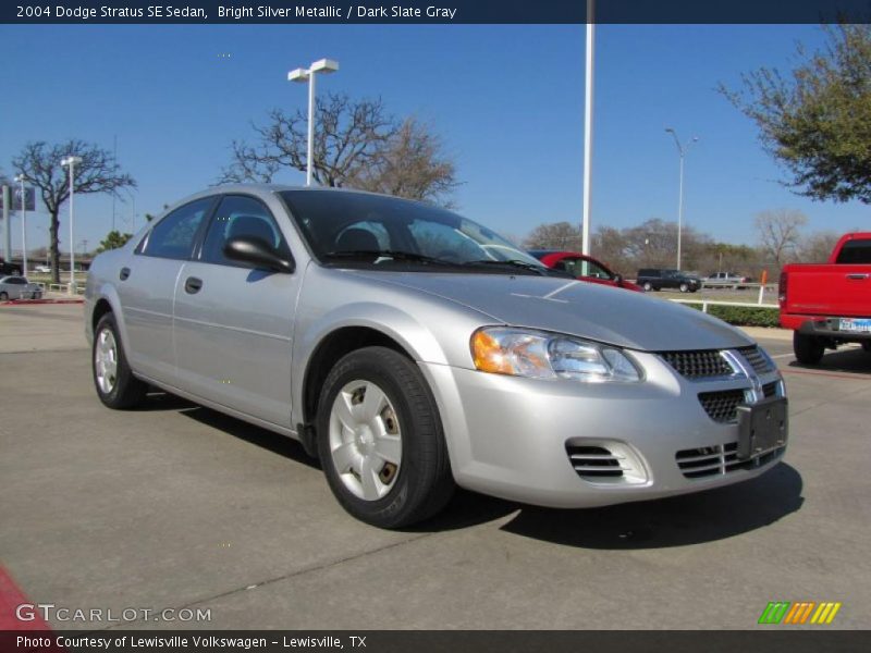 Front 3/4 View of 2004 Stratus SE Sedan