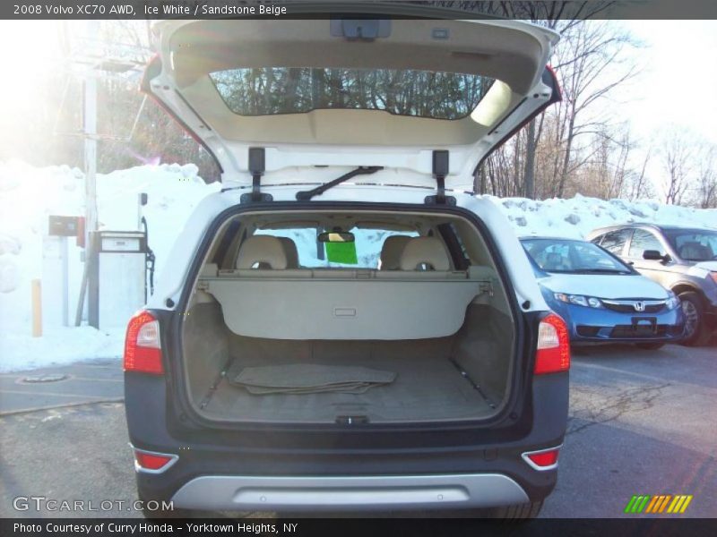 Ice White / Sandstone Beige 2008 Volvo XC70 AWD