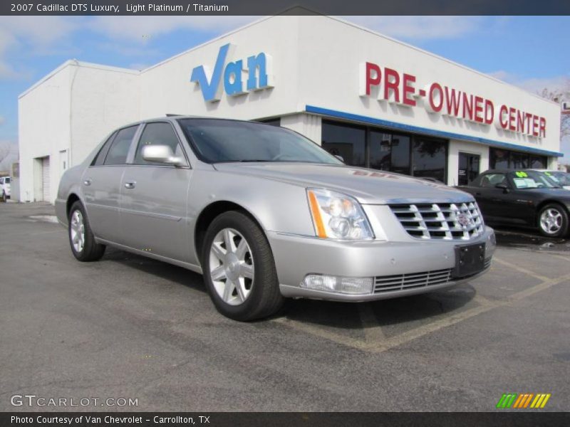 Light Platinum / Titanium 2007 Cadillac DTS Luxury