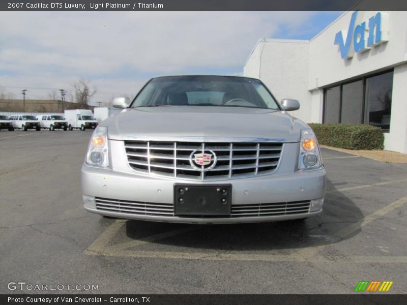 Light Platinum / Titanium 2007 Cadillac DTS Luxury