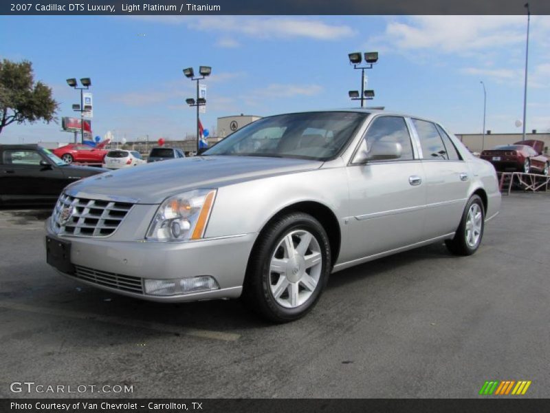 Light Platinum / Titanium 2007 Cadillac DTS Luxury