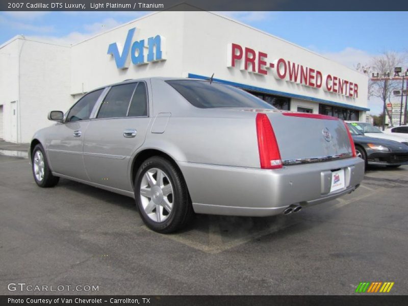 Light Platinum / Titanium 2007 Cadillac DTS Luxury