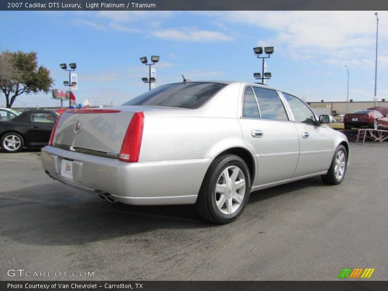 Light Platinum / Titanium 2007 Cadillac DTS Luxury