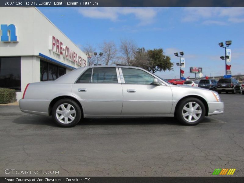 Light Platinum / Titanium 2007 Cadillac DTS Luxury