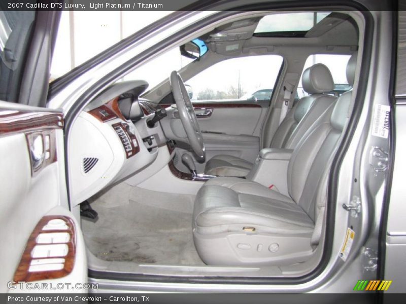 Light Platinum / Titanium 2007 Cadillac DTS Luxury