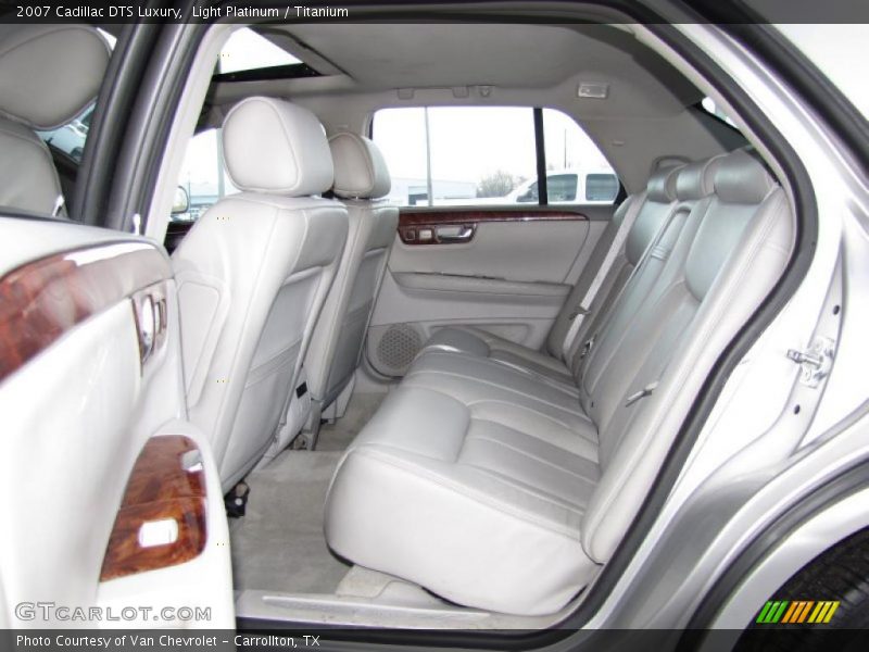 Light Platinum / Titanium 2007 Cadillac DTS Luxury