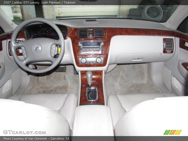 Light Platinum / Titanium 2007 Cadillac DTS Luxury