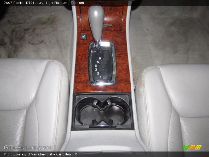 Light Platinum / Titanium 2007 Cadillac DTS Luxury