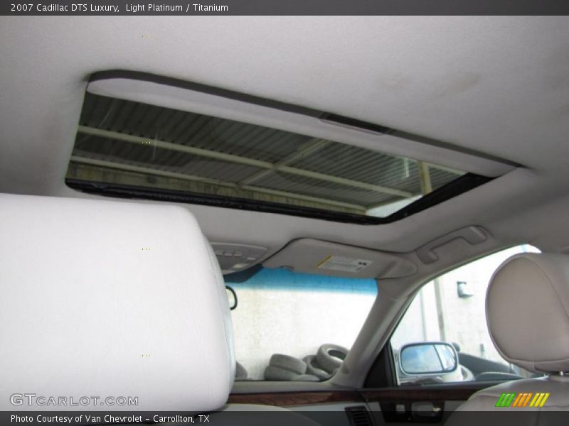 Light Platinum / Titanium 2007 Cadillac DTS Luxury