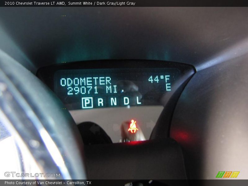 Summit White / Dark Gray/Light Gray 2010 Chevrolet Traverse LT AWD