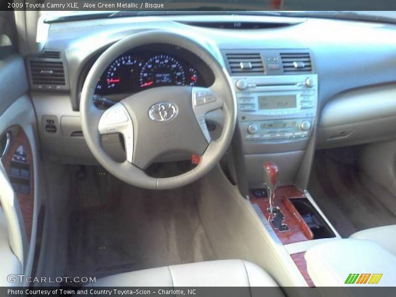 Aloe Green Metallic / Bisque 2009 Toyota Camry XLE
