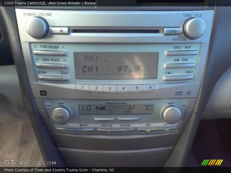 Aloe Green Metallic / Bisque 2009 Toyota Camry XLE