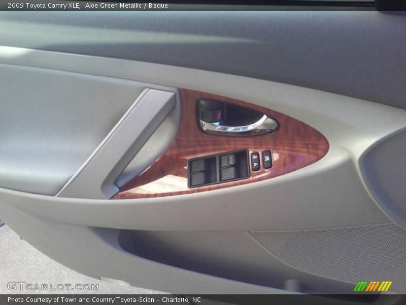 Aloe Green Metallic / Bisque 2009 Toyota Camry XLE