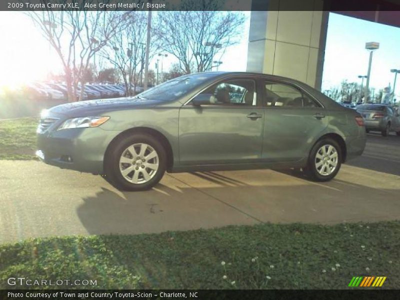 Aloe Green Metallic / Bisque 2009 Toyota Camry XLE