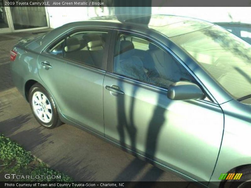 Aloe Green Metallic / Bisque 2009 Toyota Camry XLE