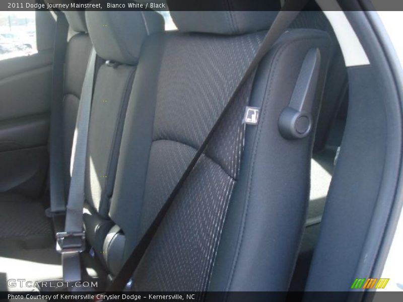 Bianco White / Black 2011 Dodge Journey Mainstreet