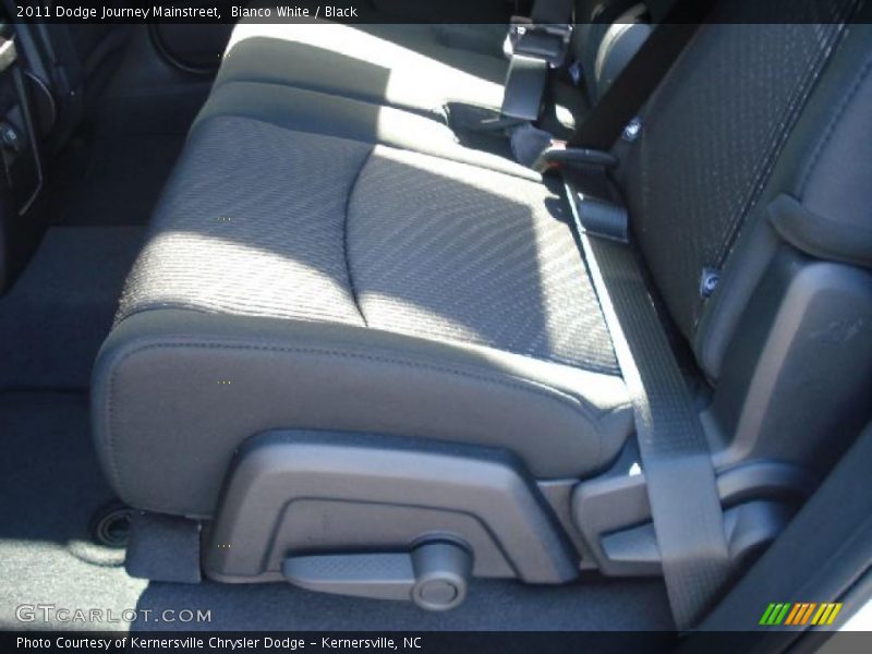 Bianco White / Black 2011 Dodge Journey Mainstreet