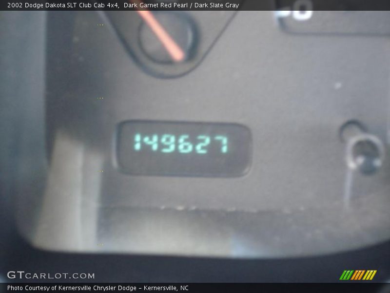 Dark Garnet Red Pearl / Dark Slate Gray 2002 Dodge Dakota SLT Club Cab 4x4