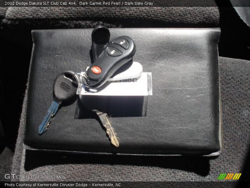 Dark Garnet Red Pearl / Dark Slate Gray 2002 Dodge Dakota SLT Club Cab 4x4