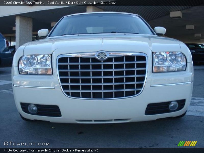 Cool Vanilla / Dark Slate Gray/Light Slate Gray 2006 Chrysler 300 Touring