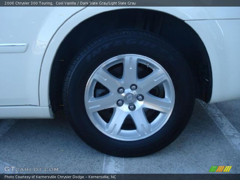 Cool Vanilla / Dark Slate Gray/Light Slate Gray 2006 Chrysler 300 Touring