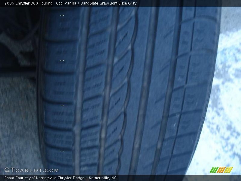 Cool Vanilla / Dark Slate Gray/Light Slate Gray 2006 Chrysler 300 Touring