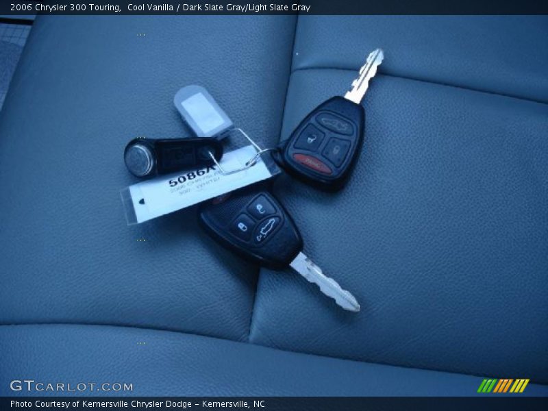 Cool Vanilla / Dark Slate Gray/Light Slate Gray 2006 Chrysler 300 Touring