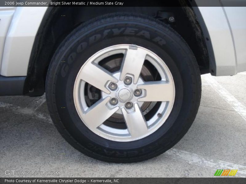 Bright Silver Metallic / Medium Slate Gray 2006 Jeep Commander